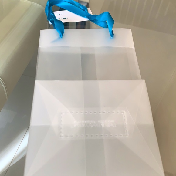 New gift bag with gift tag attached to the ribbon with purple tissue wrap.🎁 - Picture 2 of 3